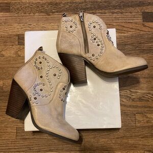 Steve Madden Awsum booties sz 7